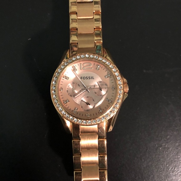 Jewelry - Gold Fossil Watch